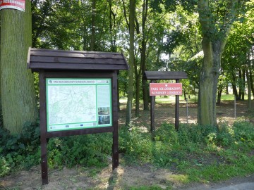 tablica z mapą i opisem Parku Krajobrazowego Wzniesien Łódzkich w Klęku, <p>fot. S. Piskorski</p>